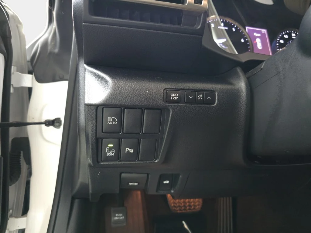 Used 2019 White Lexus 350 image 23