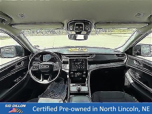 Used 2023 Diamond Black Crystal Pearlcoat Jeep Laredo image 18