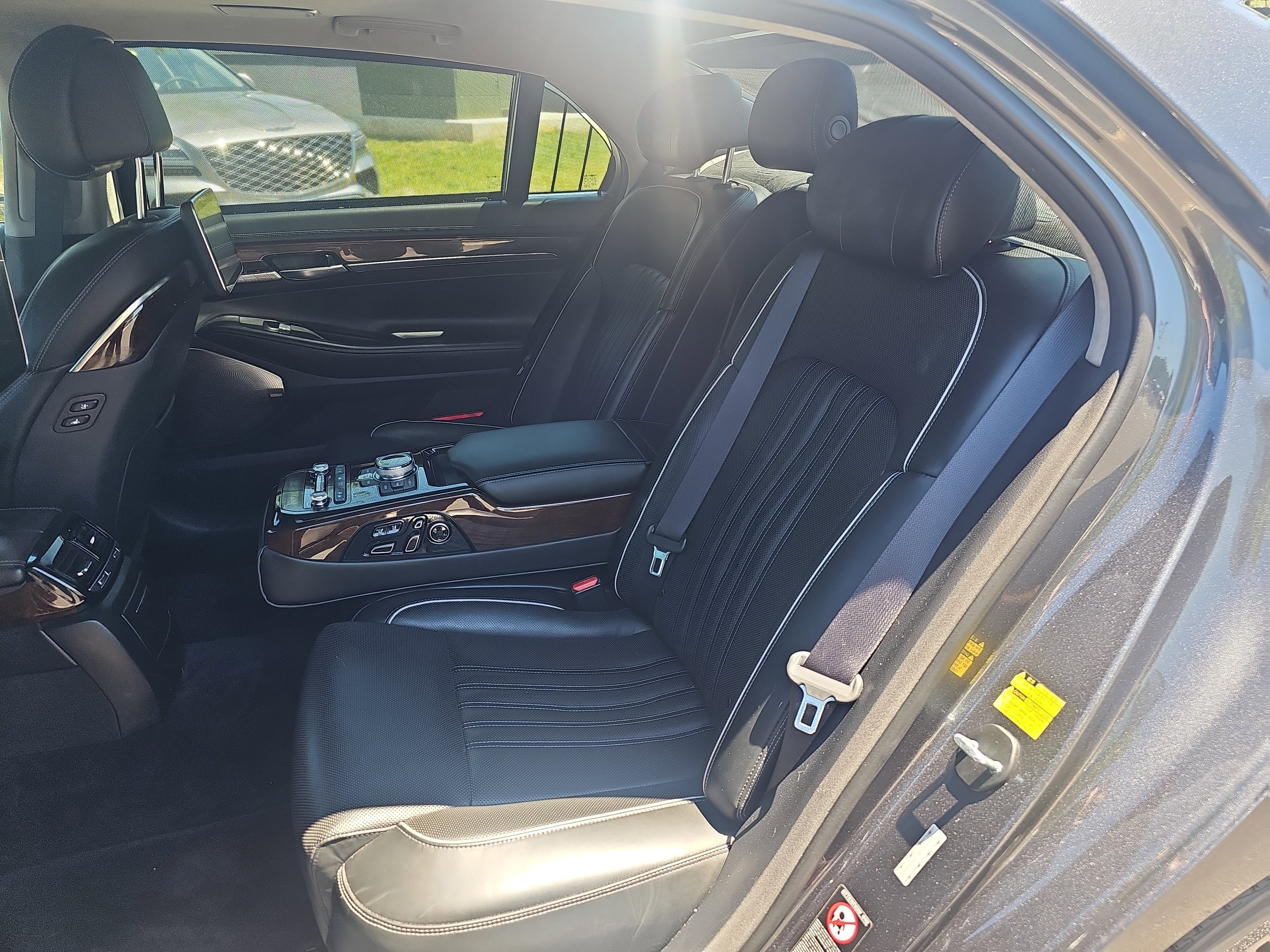 Used 2018 Gray Genesis 5.0L Ultimate image 31