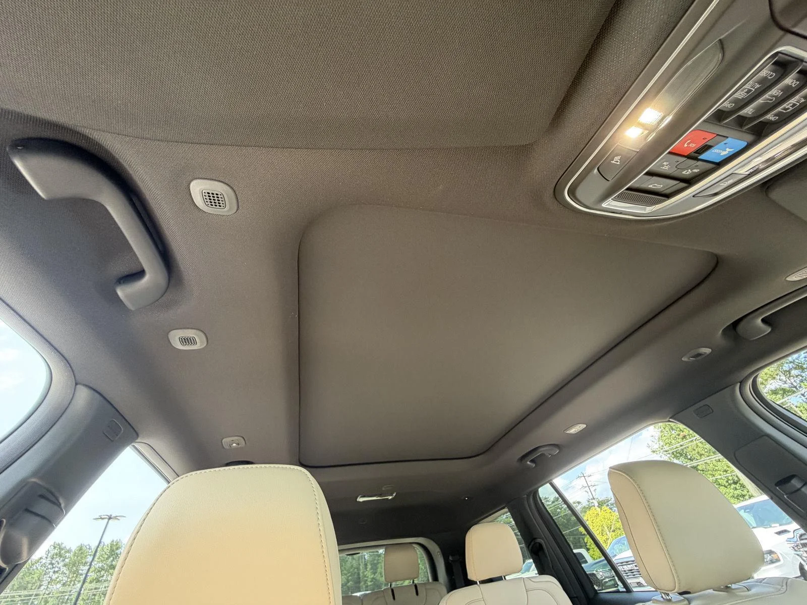 New 2026 Bright White Clear-Coat Exterior Paint Jeep Limited image 22