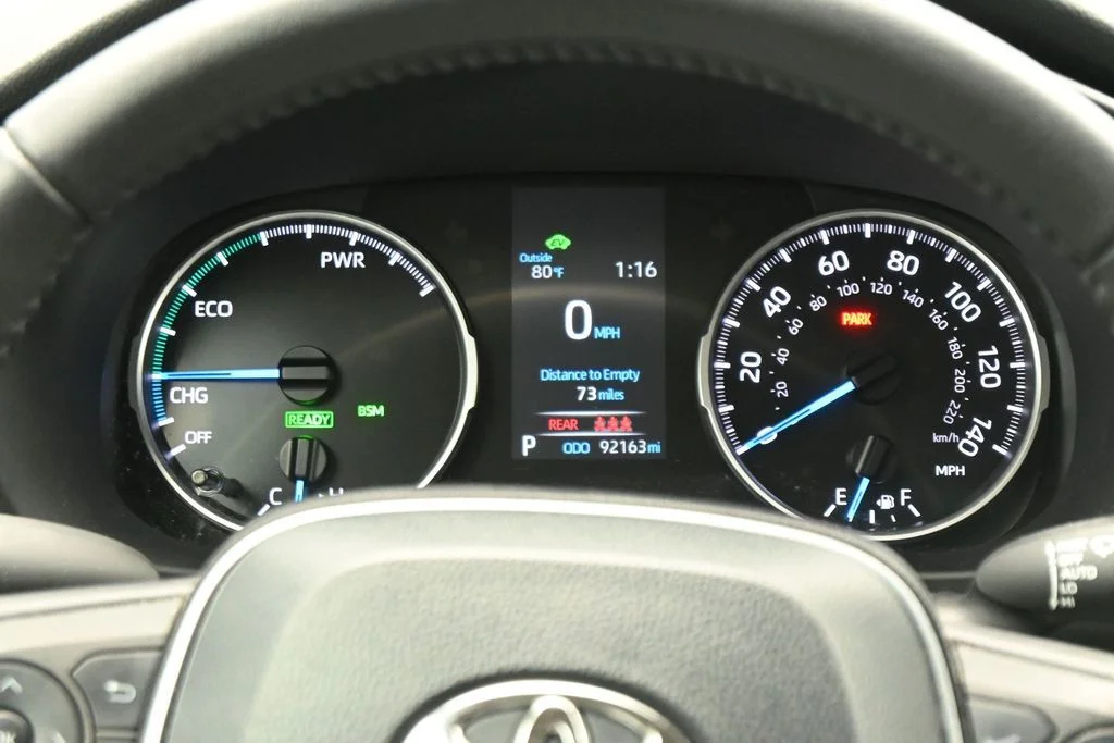 Used 2022 White Toyota XLE image 16