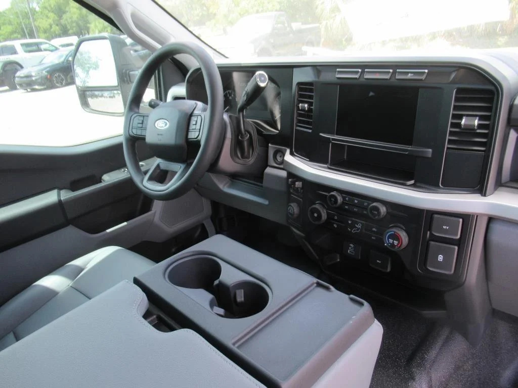New 2024 Oxford White Ford F-250® XL image 13