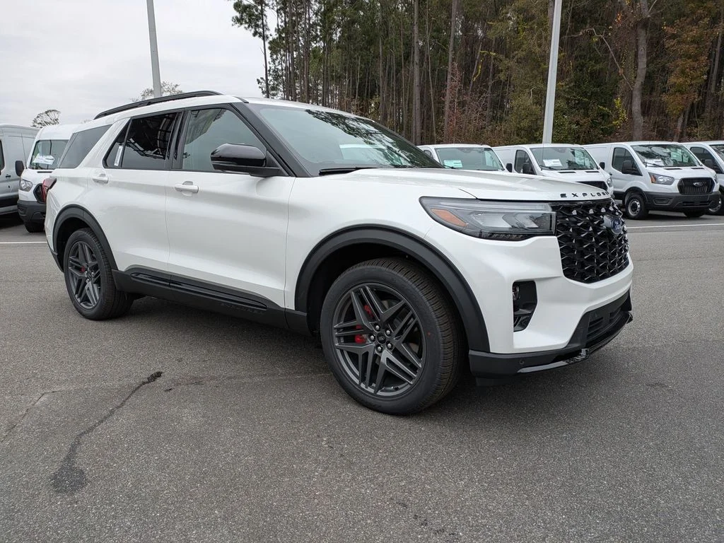 New 2026 Star White Metallic Tri-Coat Ford ST image 2