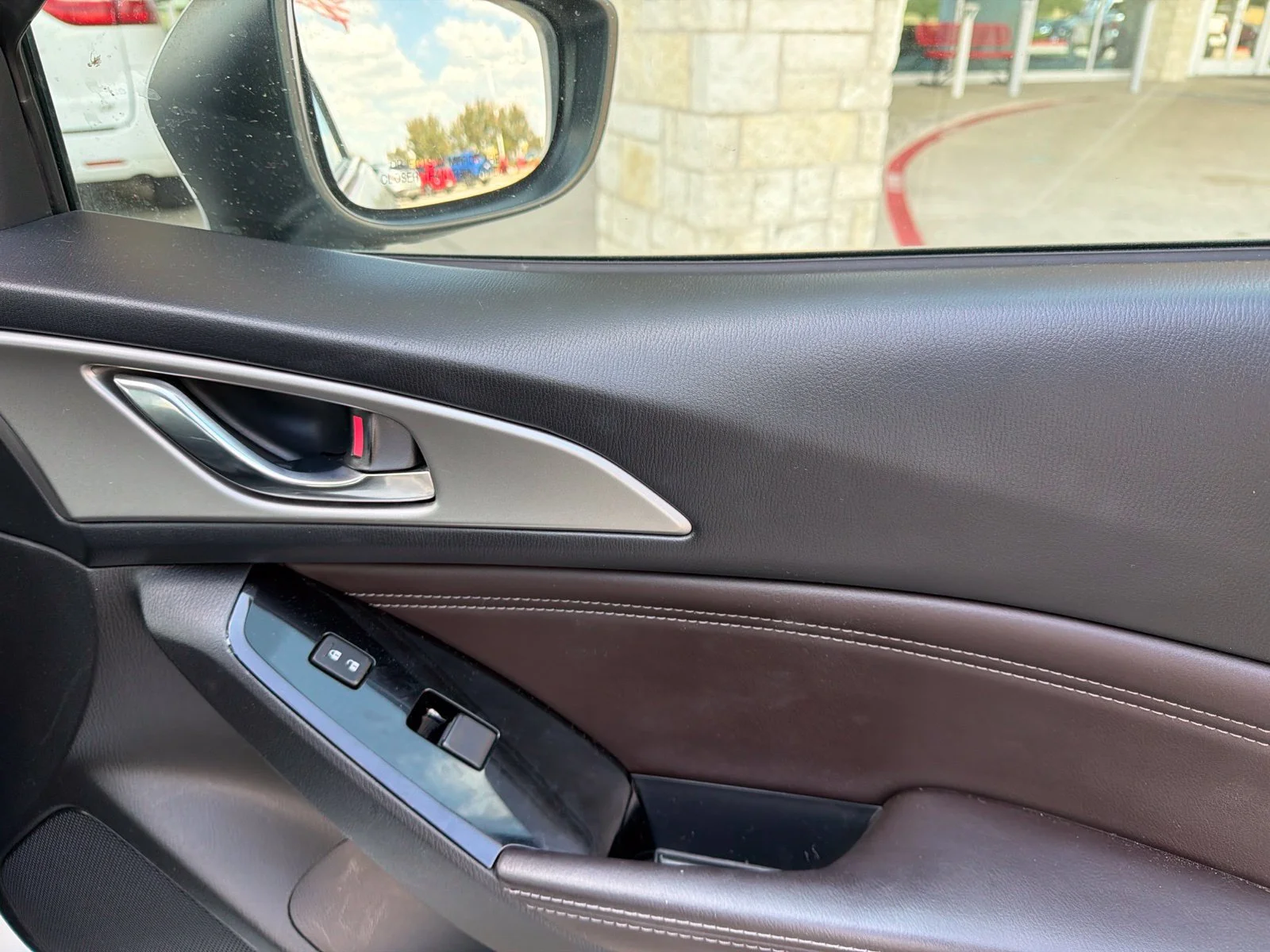 Used 2018 White Mazda Touring image 22