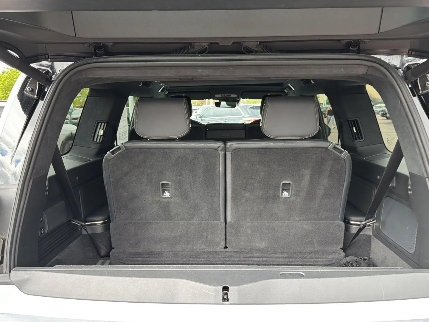 Used 2024  Rivian Adventure image 9