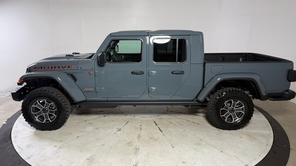 New 2026 Anvil Clear-Coat Exterior Paint Jeep Mojave X image 4