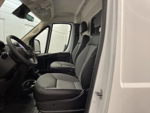 New 2026 Bright White Clear-Coat Exterior Paint RAM Tradesman image 16