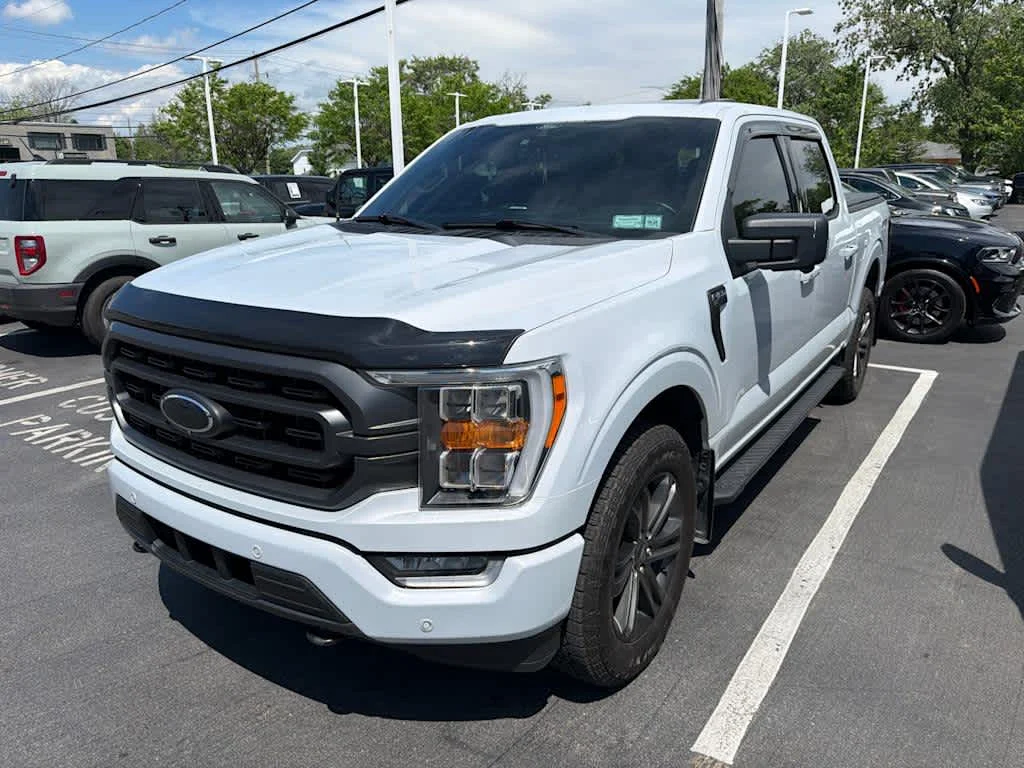 Used 2021 Space White Metallic Ford XLT image 3