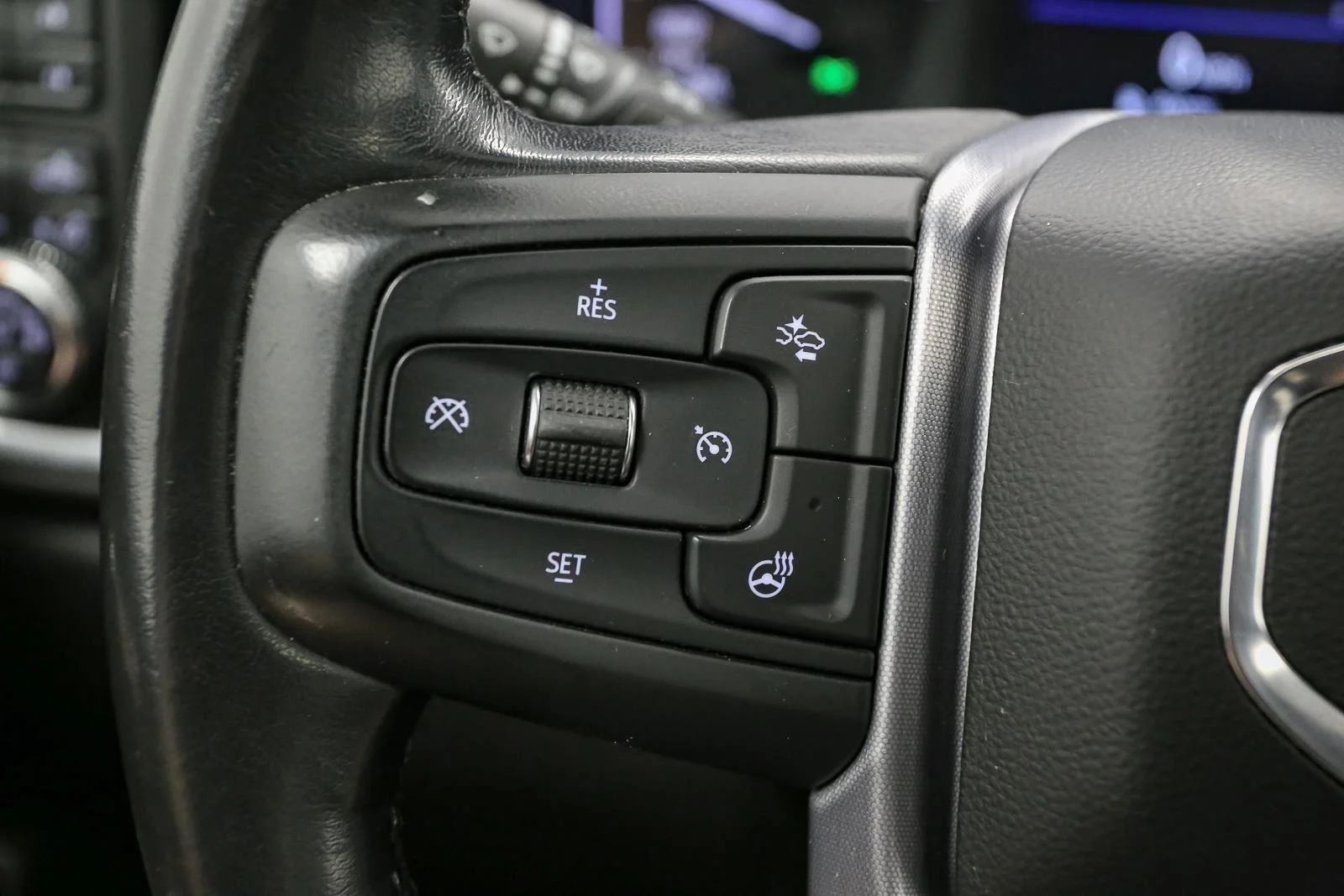 Used 2021 Onyx Black GMC SLT image 40