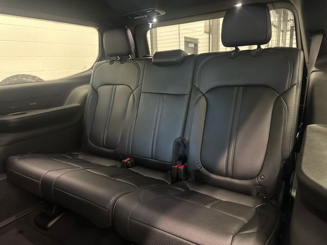 New 2026 Bright White Clear-Coat Exterior Paint Jeep Limited Altitude image 21