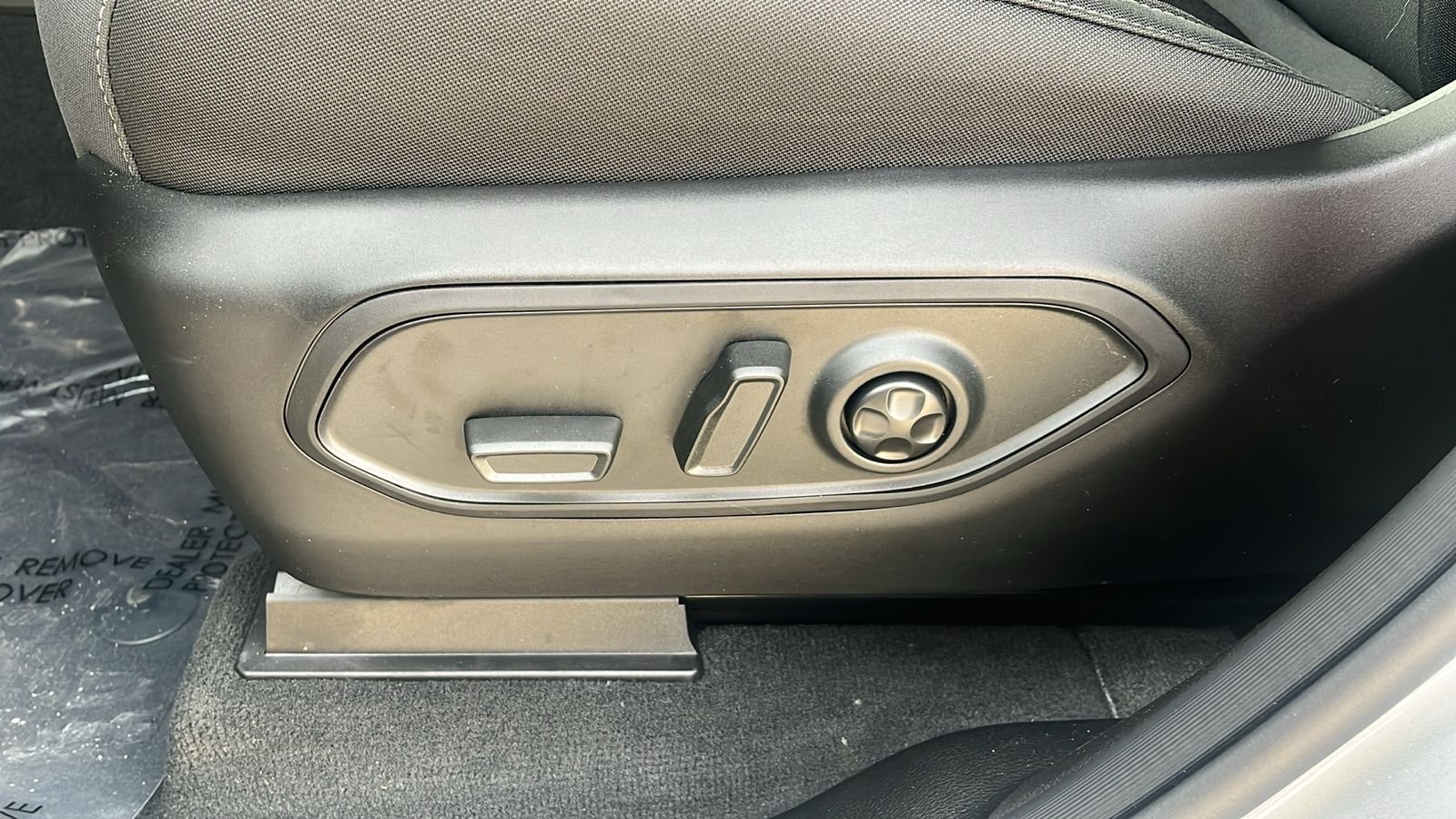 New 2026 Silver Zynith Exterior Paint Jeep Laredo X image 20