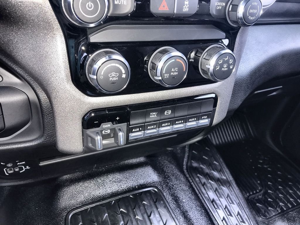 2026 RAM 3500 Chassis Tradesman - Photo 17