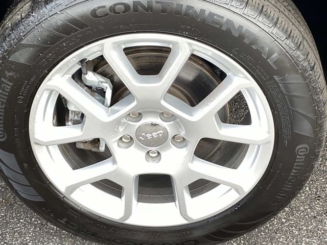 Used 2023 Black Clearcoat Jeep Latitude image 31