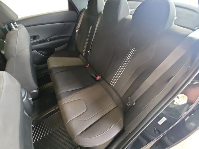Used 2025 Black Hyundai SEL Sport image 13