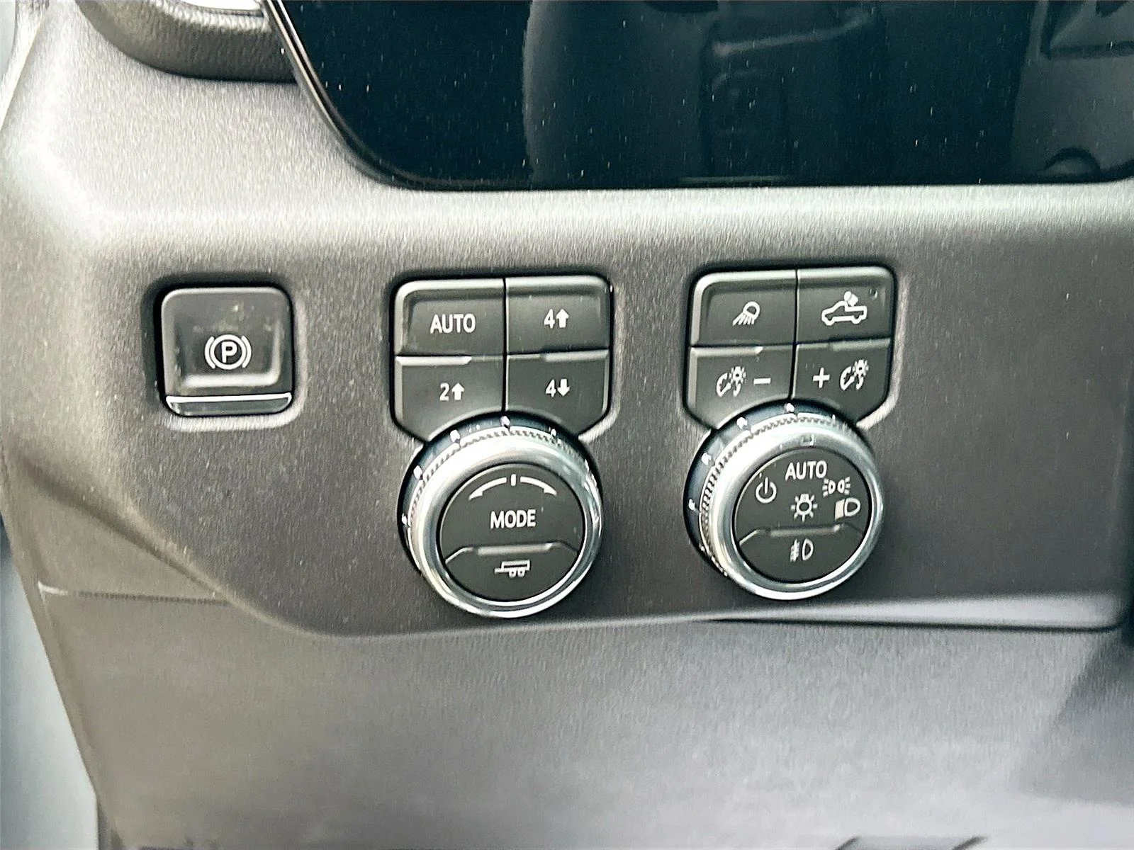2026 GMC Sierra 1500 SLT - Photo 10