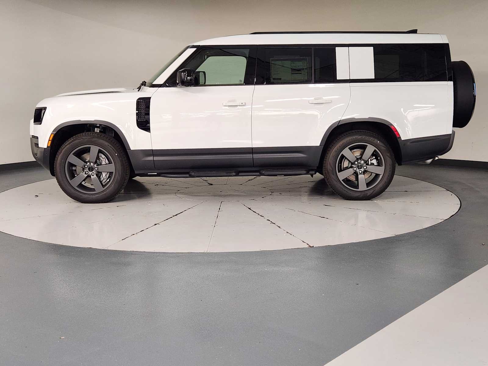 New 2026 Fuji White Land Rover S image 5
