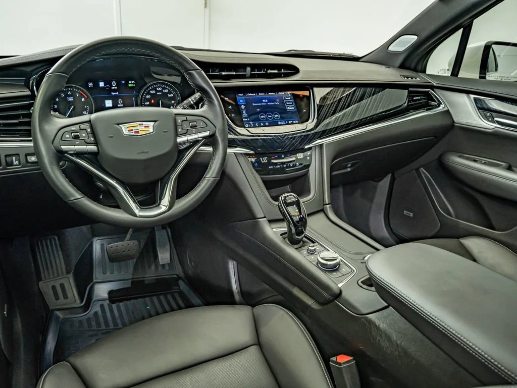 Used 2025 Crystal White Tricoat Cadillac Premium Luxury image 30