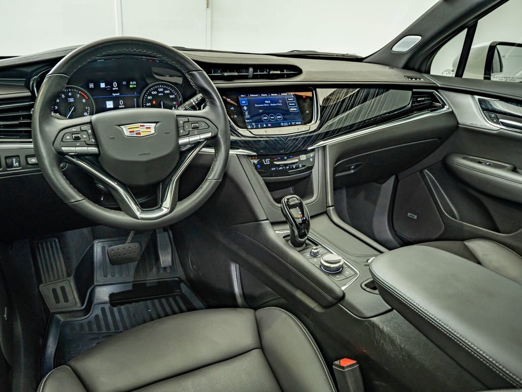 Used 2025 Crystal White Tricoat Cadillac Premium Luxury image 30