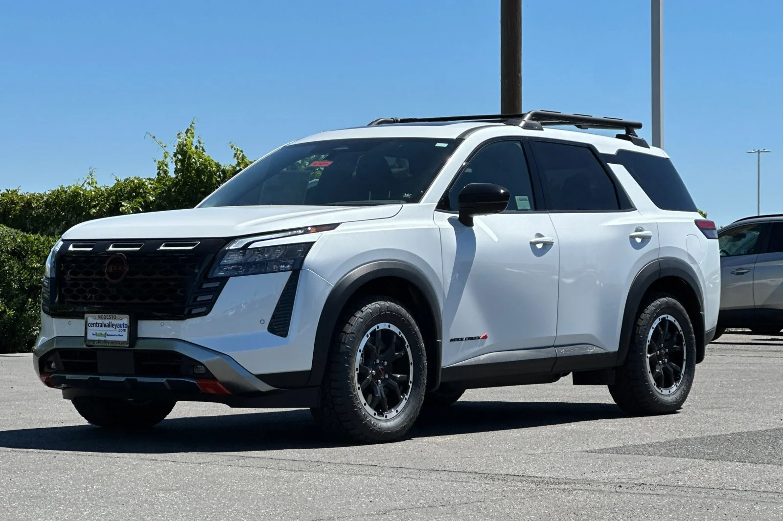 New 2026 Everest White Pearl TriCoat Nissan Rock Creek® image 8