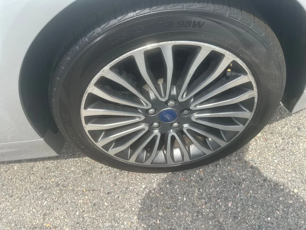 Used 2017 Silver Ford SE image 15