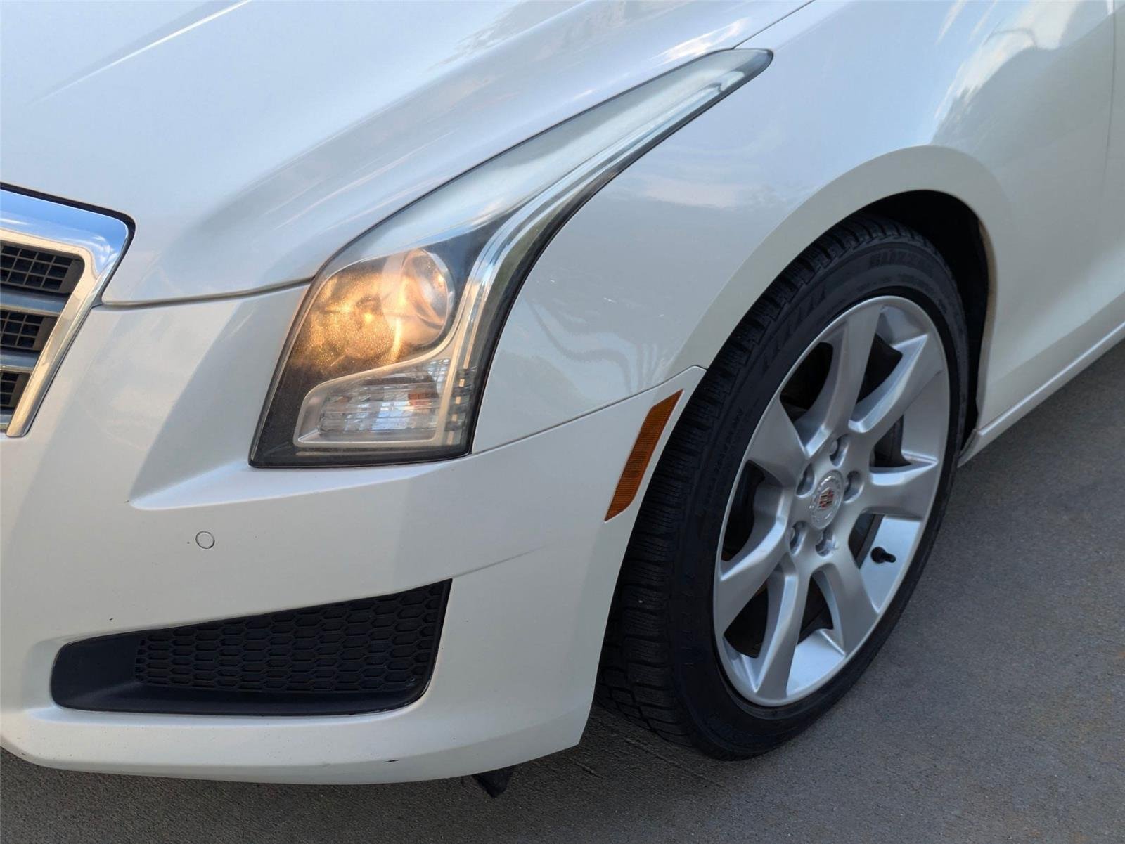 Used 2013 White Diamond Tricoat Cadillac Luxury image 9