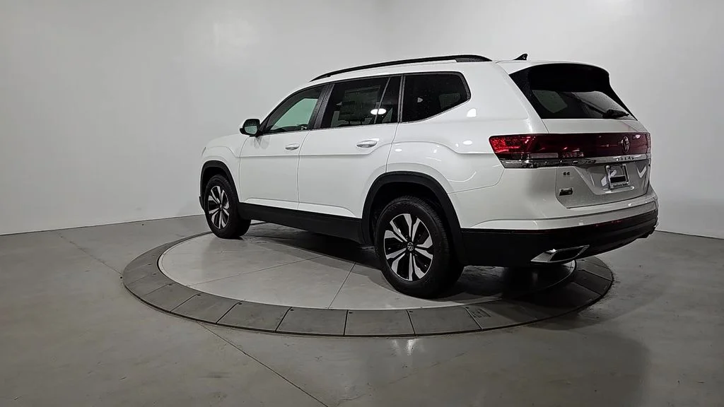New 2026 White/off-white Volkswagen 2.0T SE image 3
