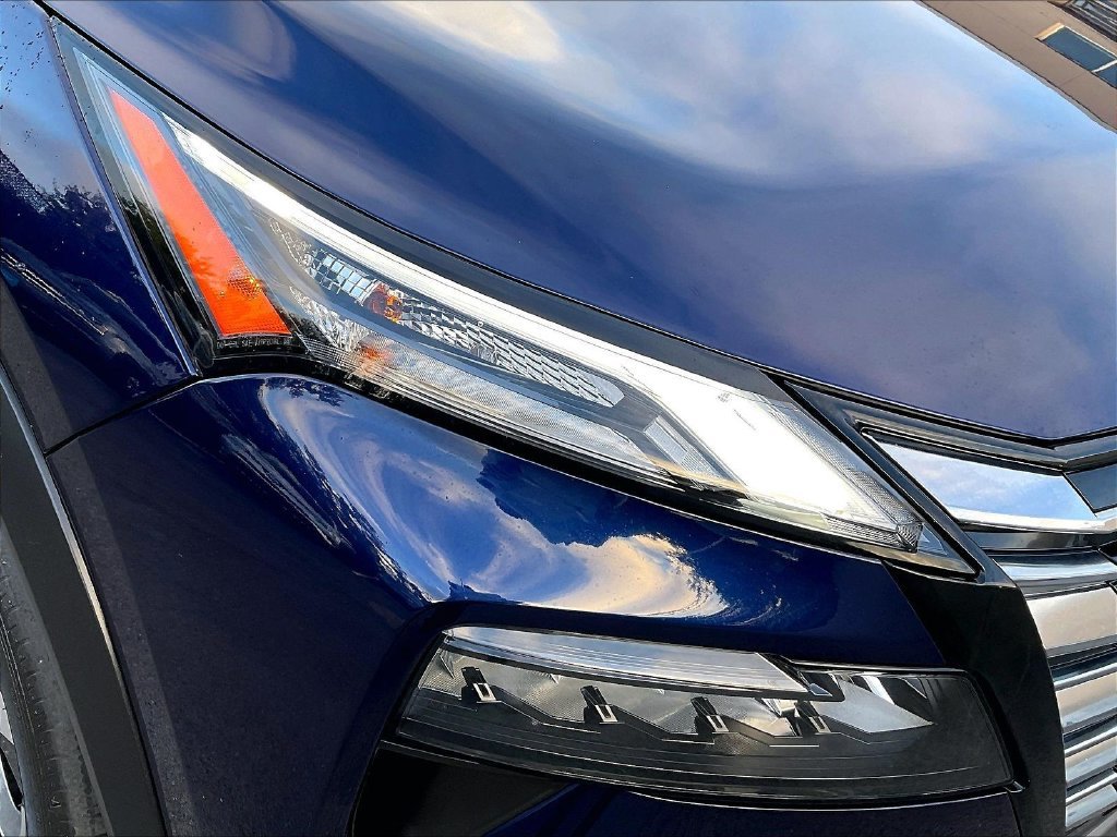 Used 2024 Deep Ocean Blue Pearl/Super Black Nissan SL image 33