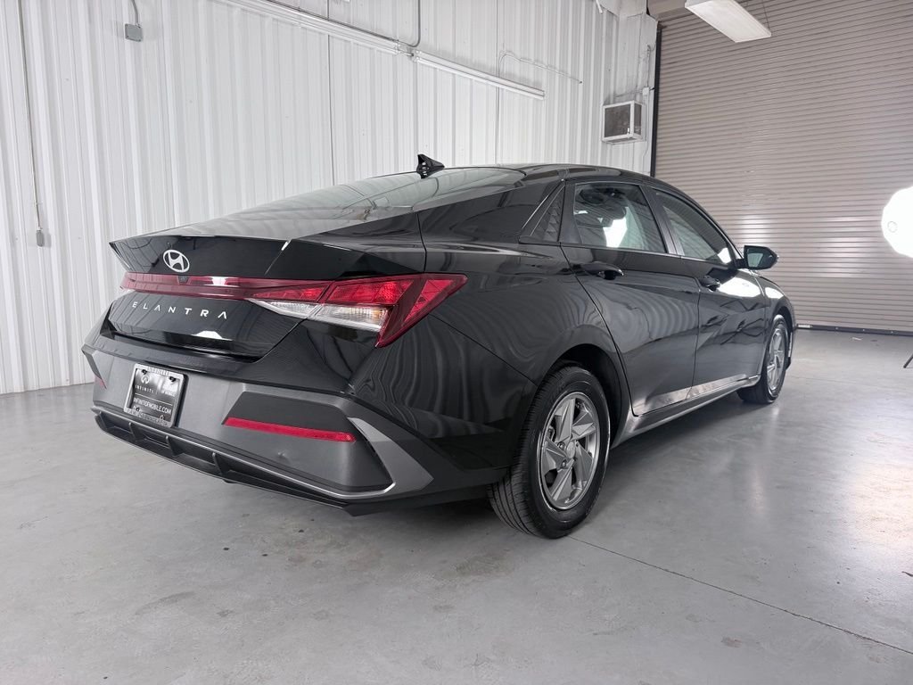 Used 2026 Black Hyundai SE image 5