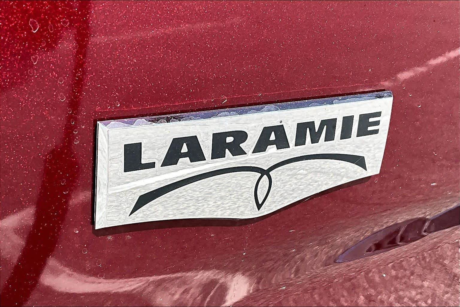 Used 2018 Delmonico Red Pearlcoat Ram Laramie image 10