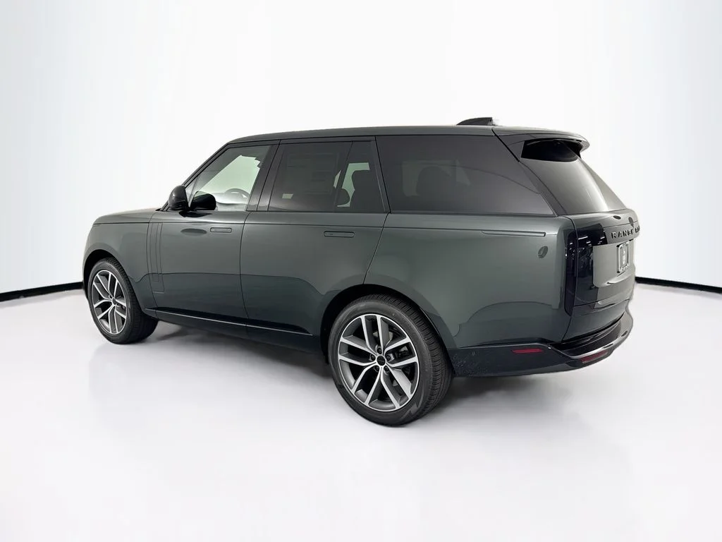 New 2026 Belgravia Green Land Rover SE image 7