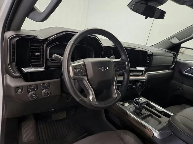 Used 2025 Summit White Chevrolet RST image 17