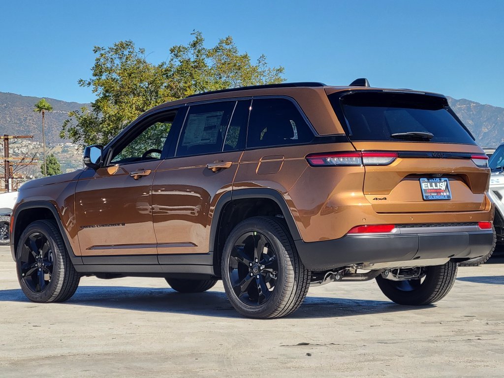 2027 Jeep Grand Cherokee photo 2