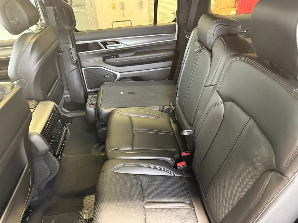 New 2026 Silver-Zynith Exterior Paint Jeep  image 41