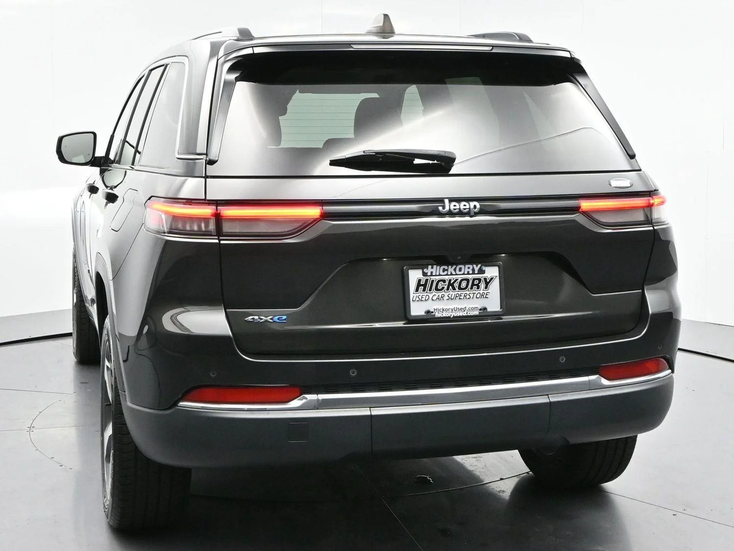 Used 2023 Rocky Mountain Pearlcoat Jeep 4xe image 6