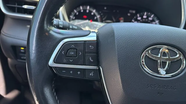 Used 2020 Gray Toyota XLE image 23