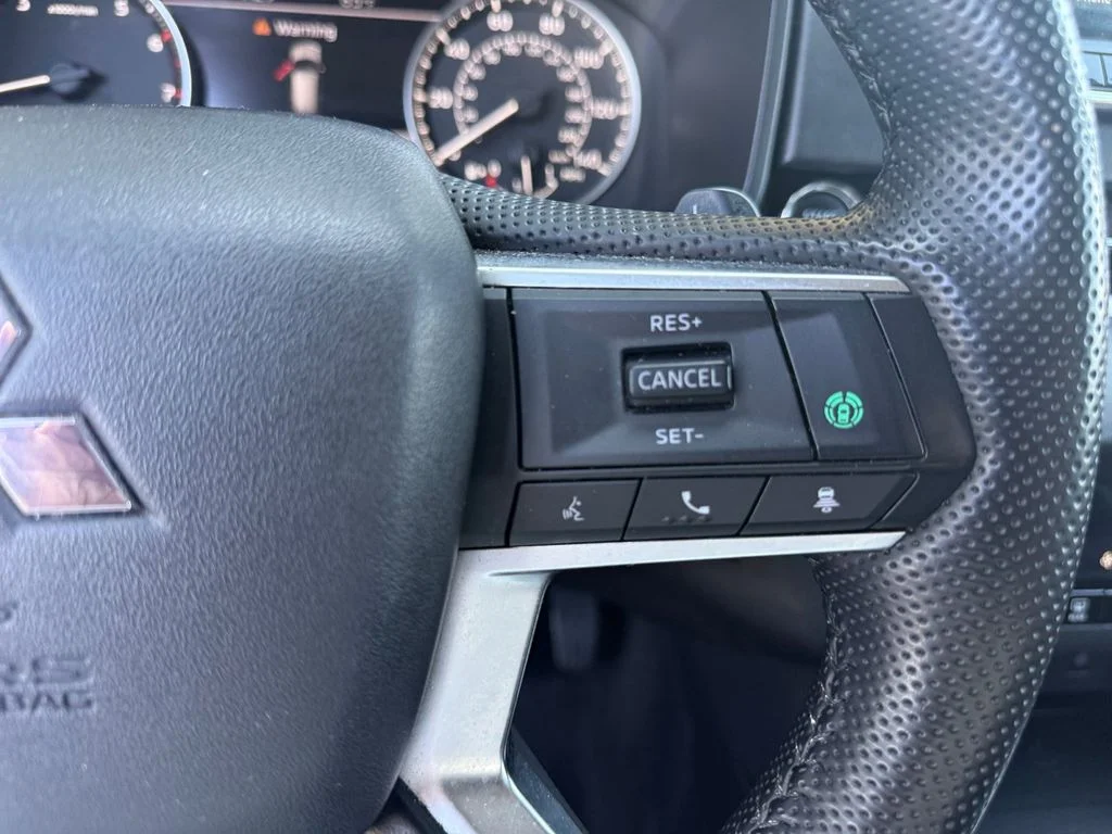 Used 2024 Red Mitsubishi SE image 18