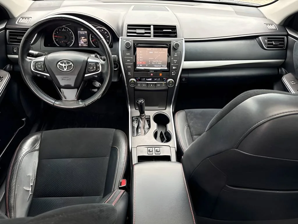Used 2016  Toyota XSE image 15