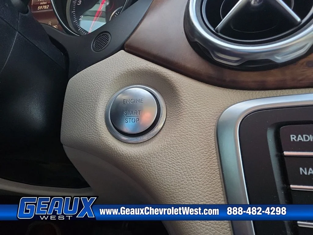 Used 2019 White Mercedes-Benz GLA 250 image 25