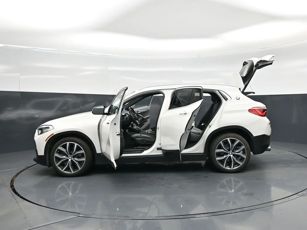 Used 2020 White BMW sDrive28i image 39