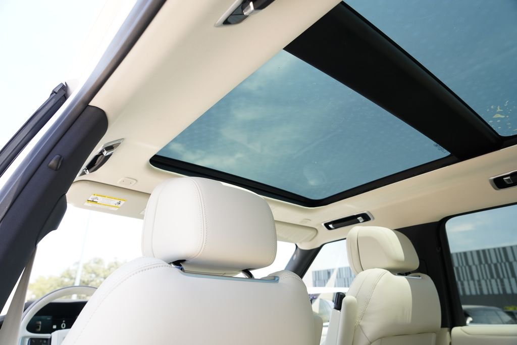 New 2026 Fuji White Land Rover SE image 22