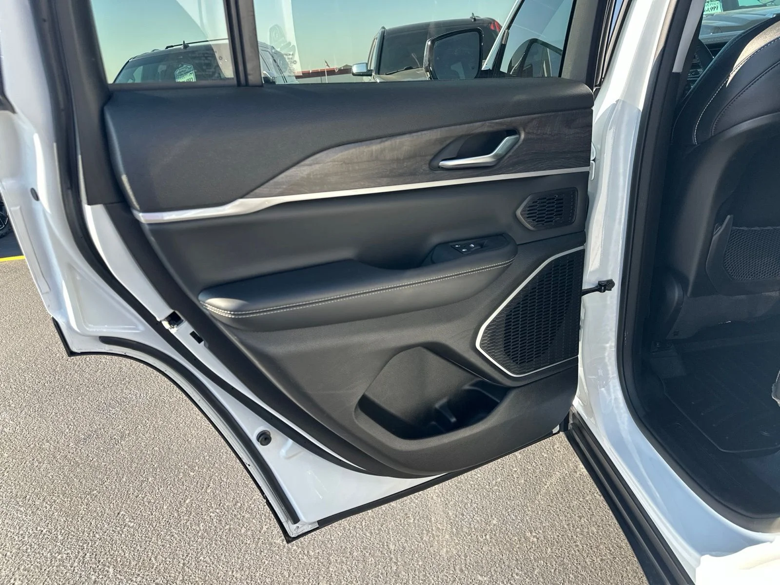 Used 2022 White Jeep 4xe image 26