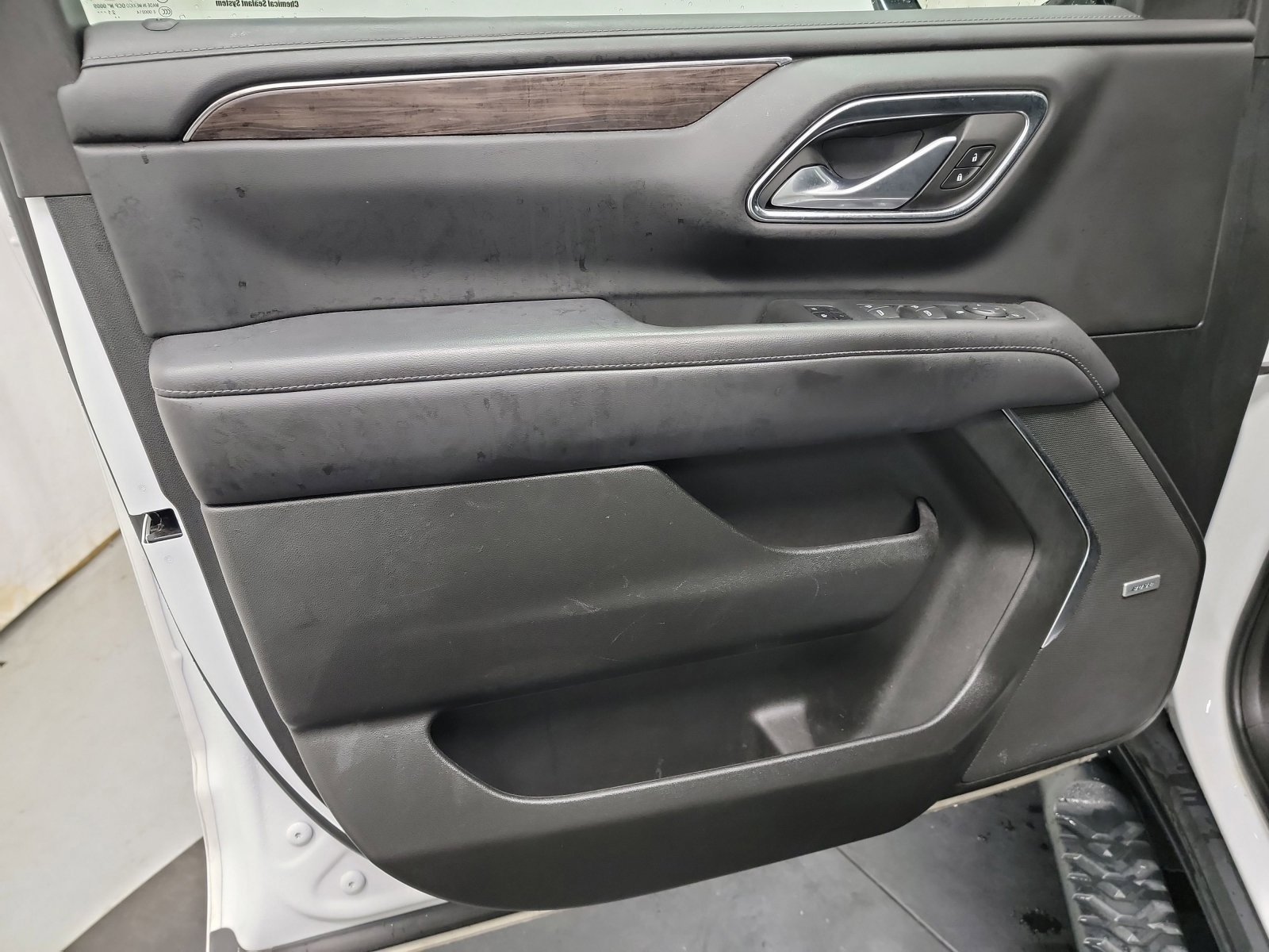 Used 2022 Summit White Chevrolet Z71 image 12