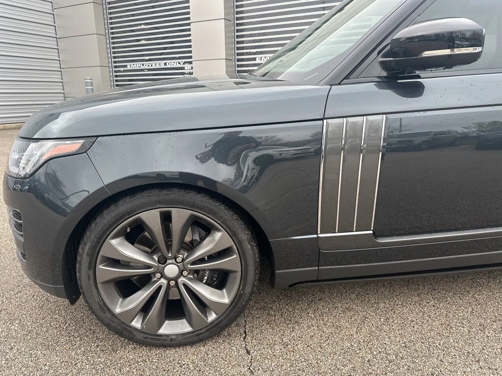 Used 2020 Borealis Black Land Rover SVAutobiography image 3