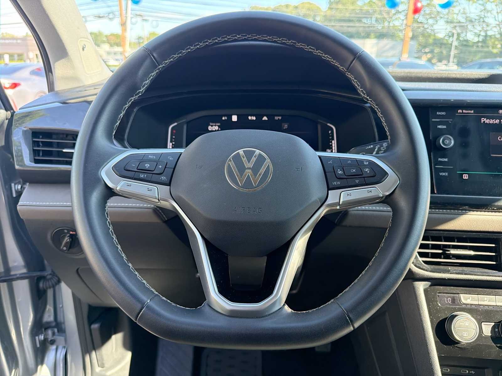 Used 2022 Pyrite Silver Metallic Volkswagen SEL image 23