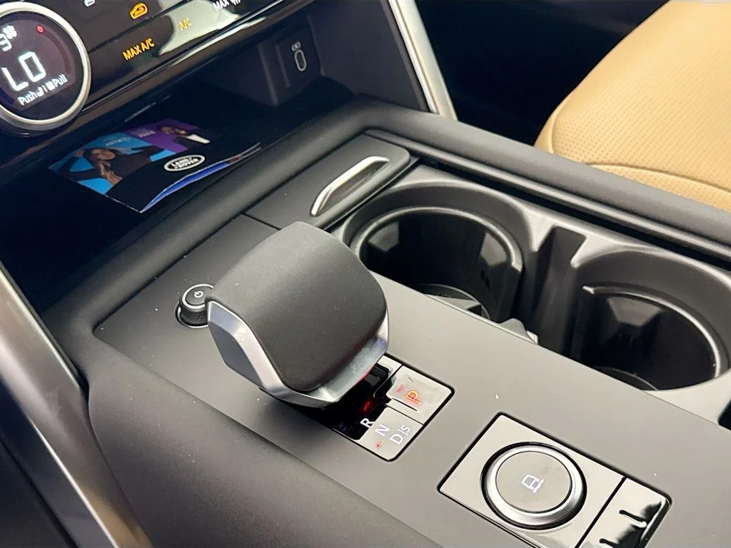New 2026 White Land Rover Dynamic SE image 17