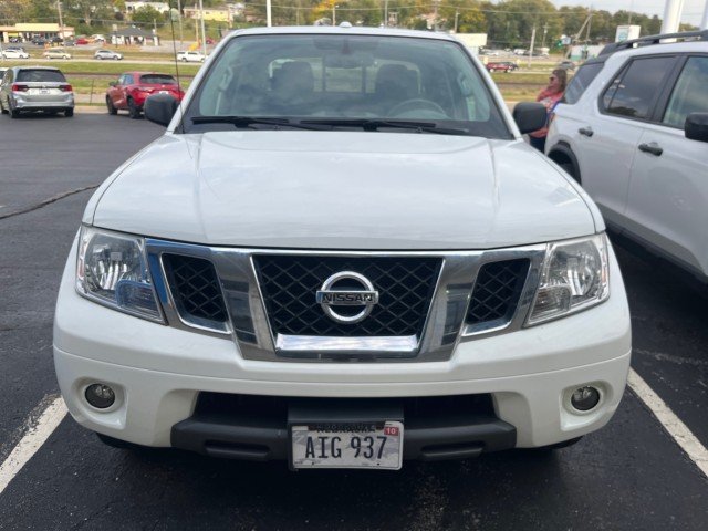 Used 2017 Glacier White Nissan S image 14