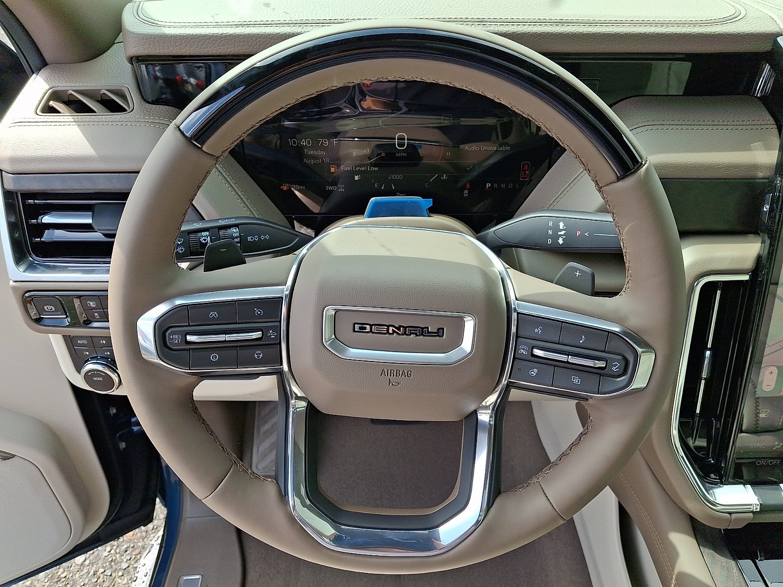 2026 GMC Yukon Denali - Photo 9