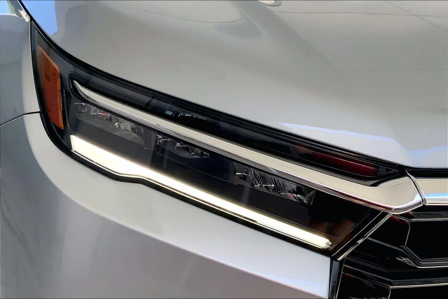 New 2026 Solar Silver Metallic Honda Touring image 15