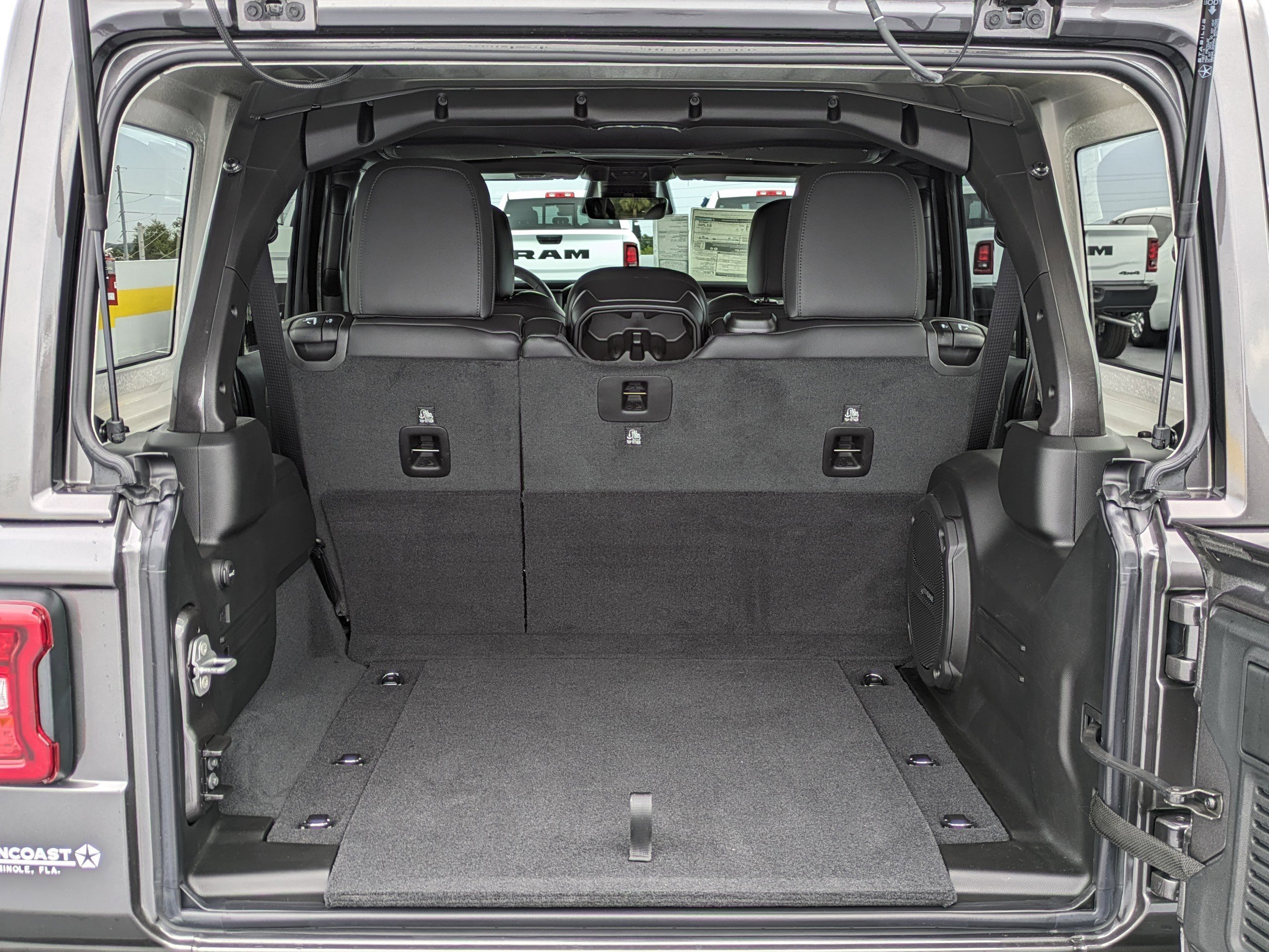 2026 Jeep Wrangler 4-Door Sahara - Photo 12