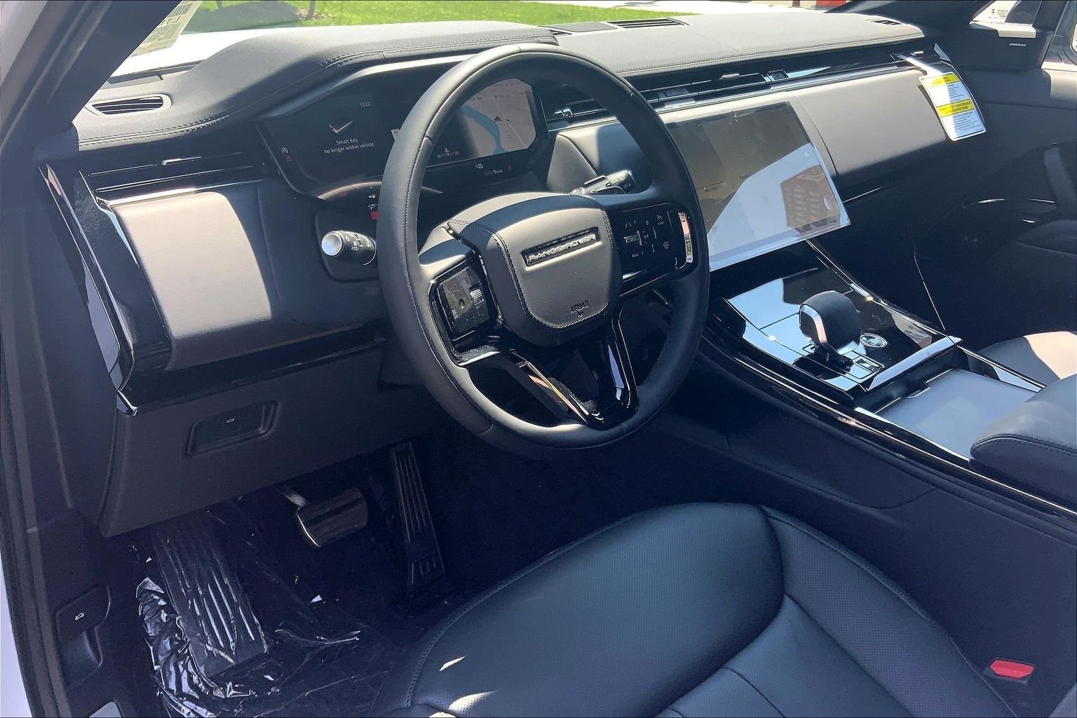 New 2026 Fuji White Land Rover Dynamic SE image 8